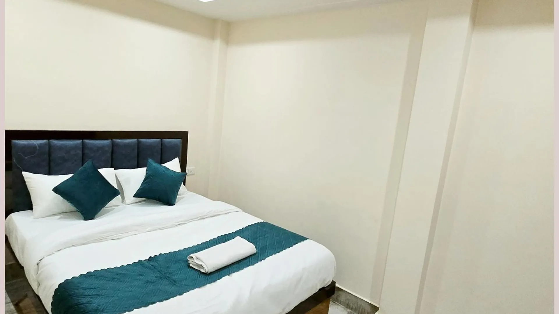 ***  Hotel R-U-D-R-A - Palace Guest House Guest House Near Kashi Vishwanath Temple - Free Wifi - Parking & Restaurant - All Rom Fully Air Conditioning Room - Best Hotel In 바라나시 인도