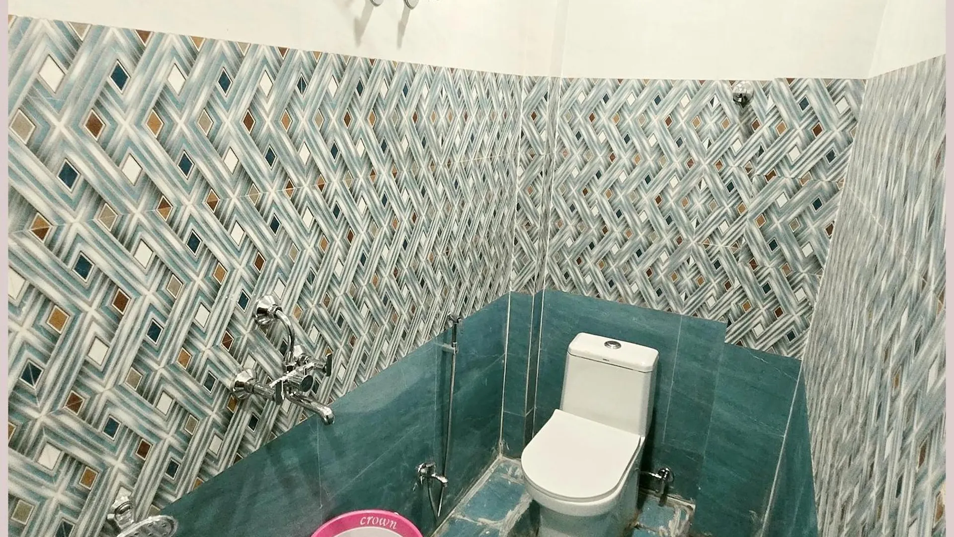 Hotel R-U-D-R-A - Palace Guest House Guest House Near Kashi Vishwanath Temple - Free Wifi - Parking & Restaurant - All Rom Fully Air Conditioning Room - Best Hotel In 바라나시