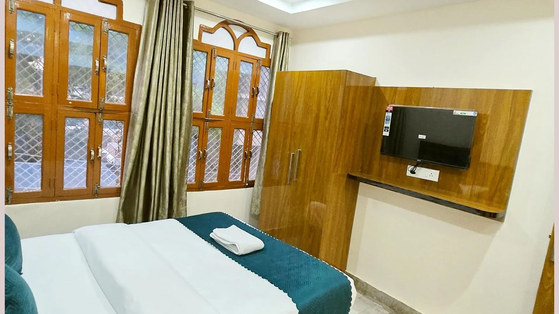 Hotel R-U-D-R-A - Palace Guest House Guest House Near Kashi Vishwanath Temple - Free Wifi - Parking & Restaurant - All Rom Fully Air Conditioning Room - Best Hotel In 瓦拉纳西 印度